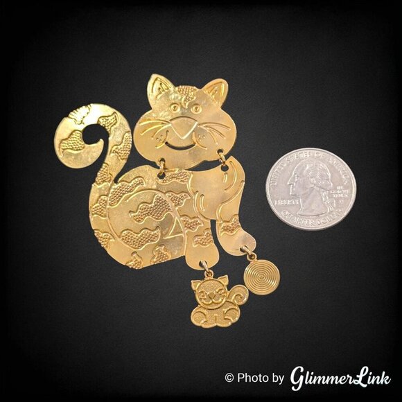 Vintage NF Articulated Tabby Cat Dangling Charms Thin Gold Tone Brooch - Picture 4 of 9